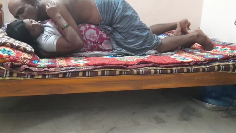 Hermosa bhabhi tiene sexo erótico video de sexo romántico indio en sari