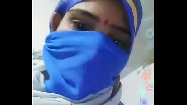 Desi Hausfrau überträgt sich selbst live