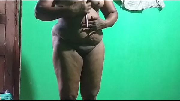 desi nord indien cornée vanitha montrant gros seins et chatte rasée presse seins durs presse pincement frottant chatte masturbation en utilisant gros seins amateur chevauche sa grosse bite poupée de sexe