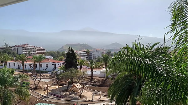 Betrügende Frau fickt auf dem Hotelbalkon auf Teneriffa #Creampie