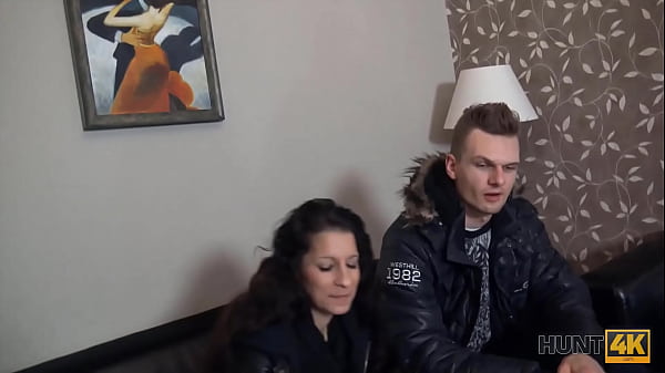 HUNT4K. Un mec accepte de l'_argent d'_un chasseur qui voulait baiser sa petite amie