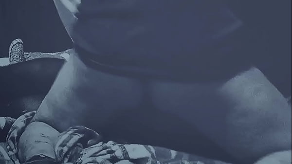 Fare sesso attraverso un travestito passivo gli fa chiedere abbastanza