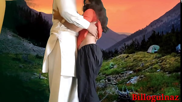 Fratello scopa all'aperto la sorellastra adolescente