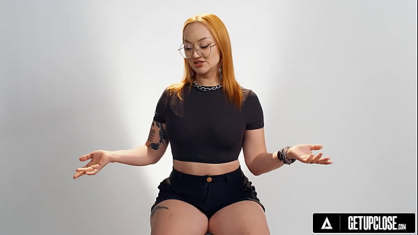 AUS DER NÄHE - Wie Frauen mit der rothaarigen PAWG Emma Magnolia zum Orgasmus kommen! SOLO WEIBLICHE MASTURBATION! VOLLSTÄNDIGE SZENE