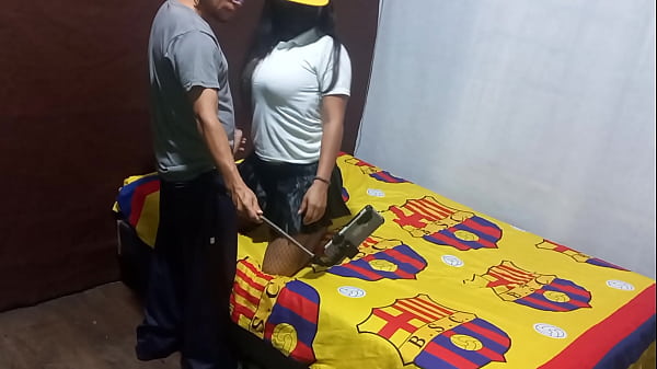 HO TROVATO LA MIA MATRIGNA CHE SI REGISTRAVA IN MODO EROTICO NEL MIO APPARTAMENTO, POI MI HA CHIESTO AIUTO PER COMPLETARE IL VIDEO!! VERO PORNO FATTO IN CASA. 1