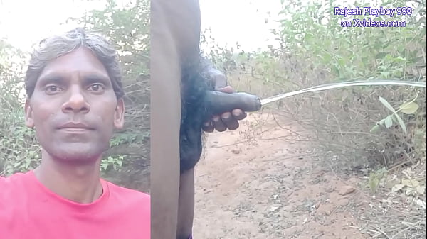 Rajesh Playboy 993 Ropa interior Frotar bolas colgantes Azotar y sacudir el trasero de burbuja y orinar al aire libre en la jungla