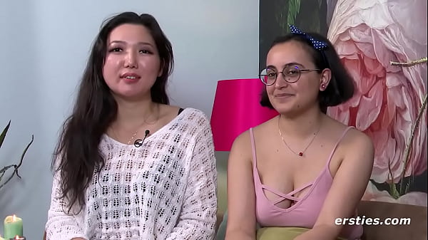 Lesbische M&auml_dels haben hei&szlig_en Sex miteinander