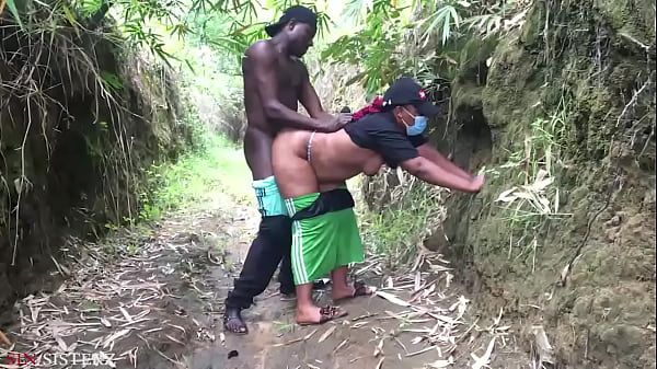 Anh ấy được chơi cứng trên Sin Sistarz