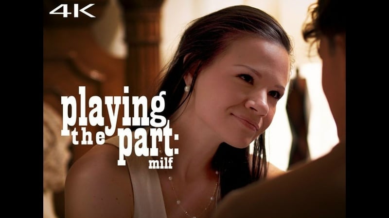 Alison Rey spielt die Rolle der MILF