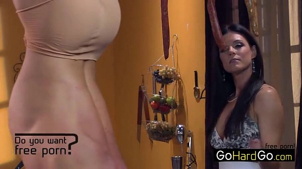 India Summer ha bisogno di carne umana in profondità